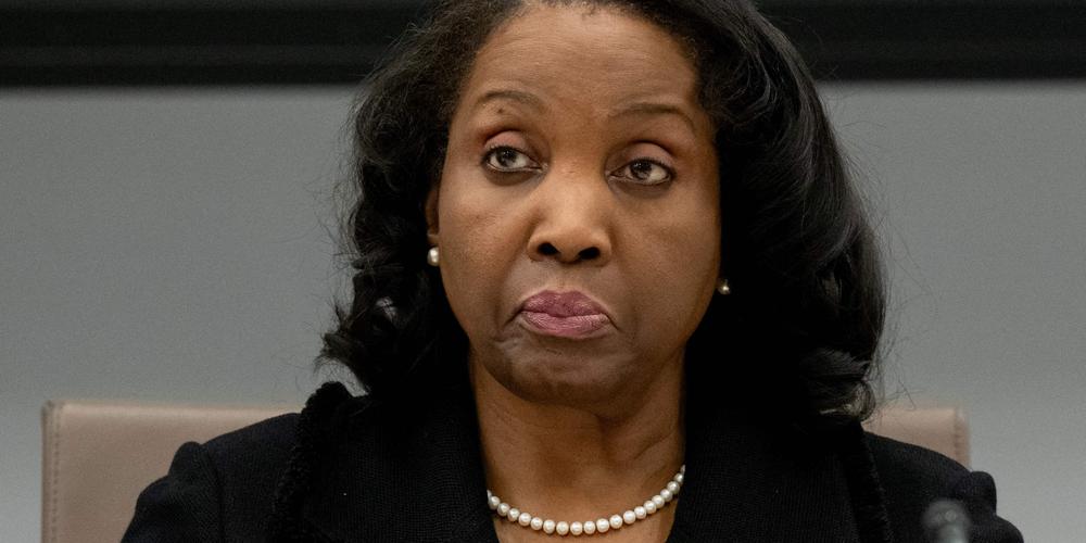États-Unis: Lisa Cook, la gouverneure de la Fed que Donald Trump veut révoquer, saisit la justice