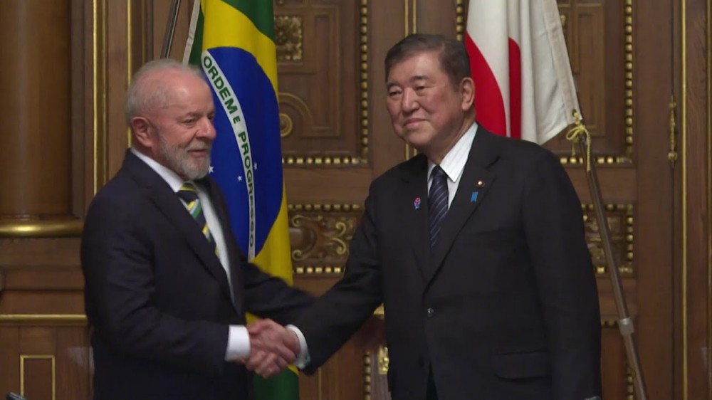 En visite au Japon, Lula dénonce les taxes américaines sur l’automobile