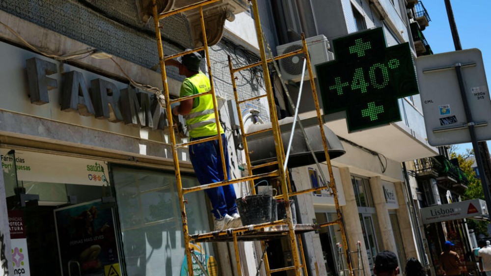Vague de chaleur en Europe: le Portugal passe en état d'alerte canicule et incendie