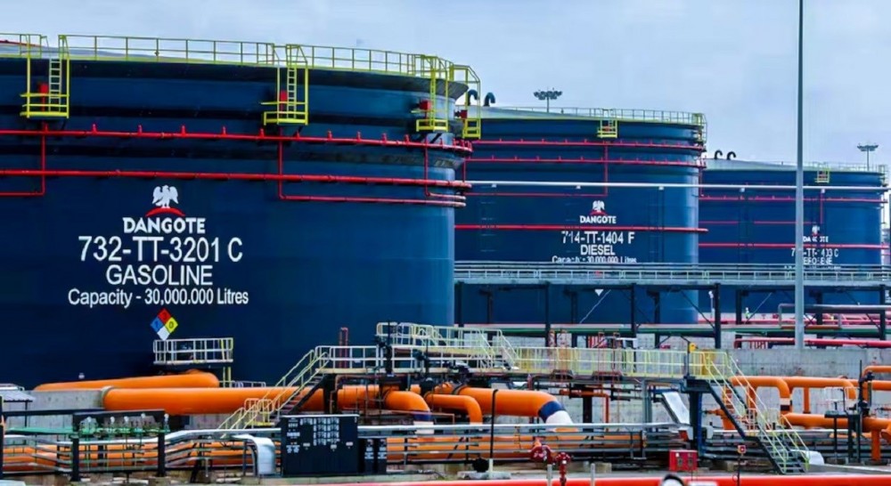 Nigeria : la raffinerie Dangote reprend ses ventes de pétrole en nairas