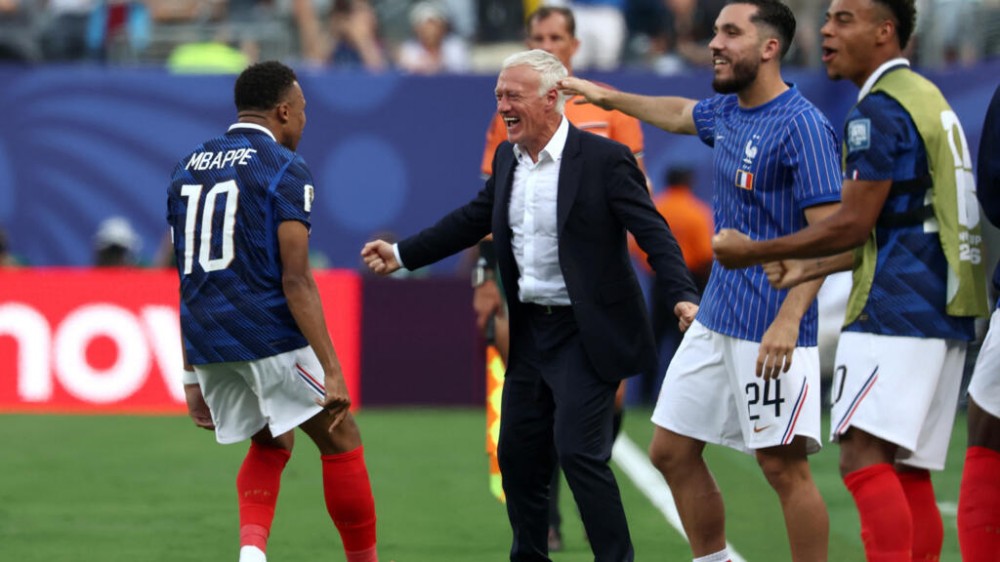 Coupe du monde 2026: la France déjoue le traquenard paraguayen et rejoint le Maroc en quart