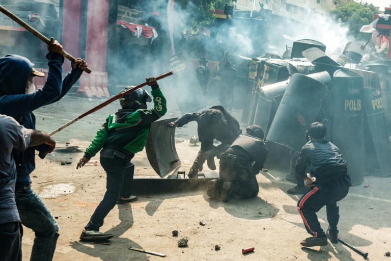 Indonésie: de violents affrontements ont opposé police et manifestants à jakarta après la mort d'un chauffeur de taxi