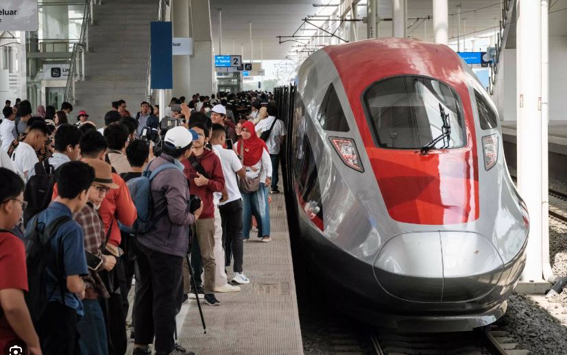 Indonésie: un train à grande vitesse flambant neuf à Jakarta construit avec l'aide de la Chine