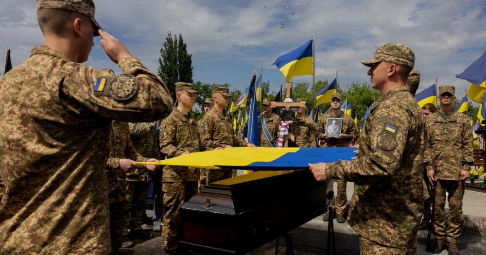 Moscou a remis à Kiev 20 corps de membres des troupes russes au lieu de soldats ukrainiens, accuse Zelensky